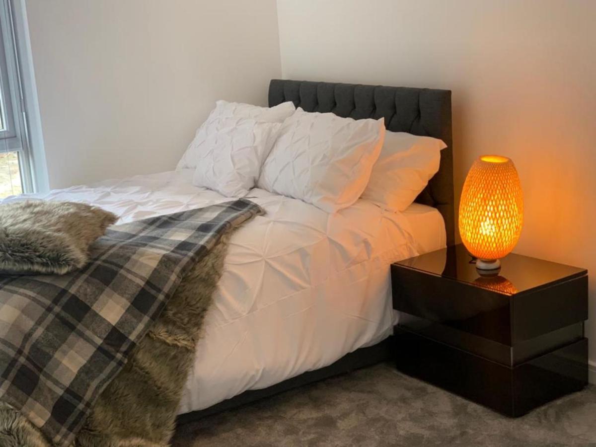 Lakeside 2 Bed Luxury Apartment No Parties No Events Early Check-In Late Check- Out Allowed เวสต์เทอร์ร็อค ภายนอก รูปภาพ