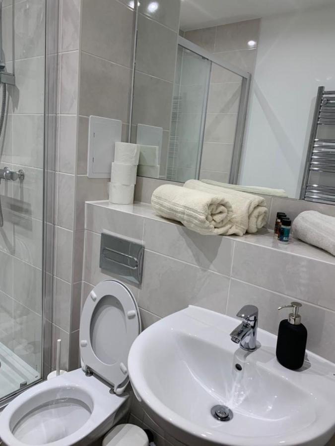 Lakeside 2 Bed Luxury Apartment No Parties No Events Early Check-In Late Check- Out Allowed เวสต์เทอร์ร็อค ภายนอก รูปภาพ